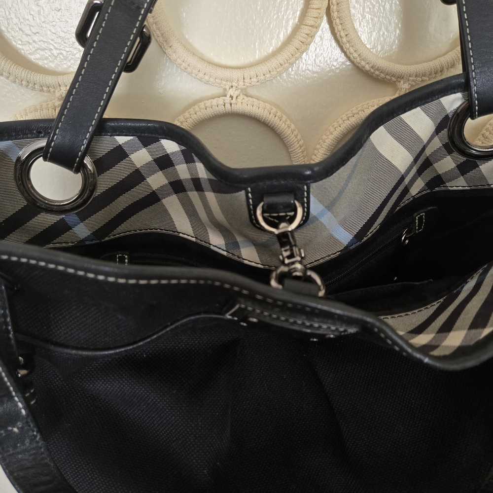 Elegant Black Women's Tote Bag - Picture 5 of 7